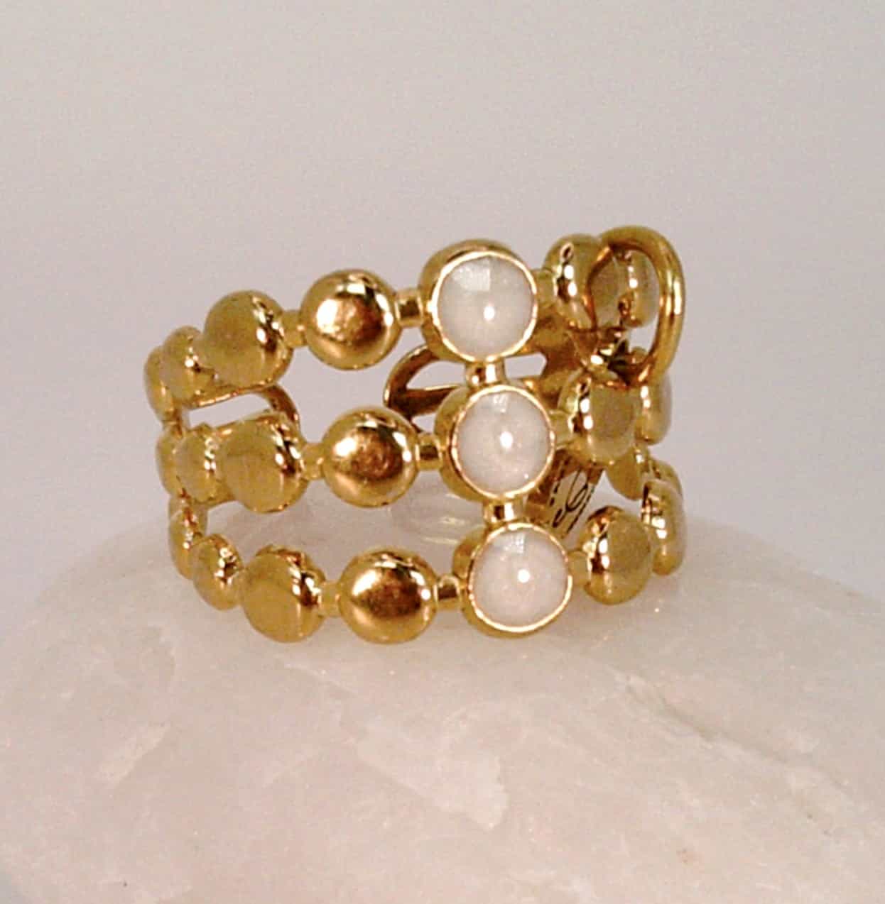 Bague Agathe - Perles dorées et blanches nacrées