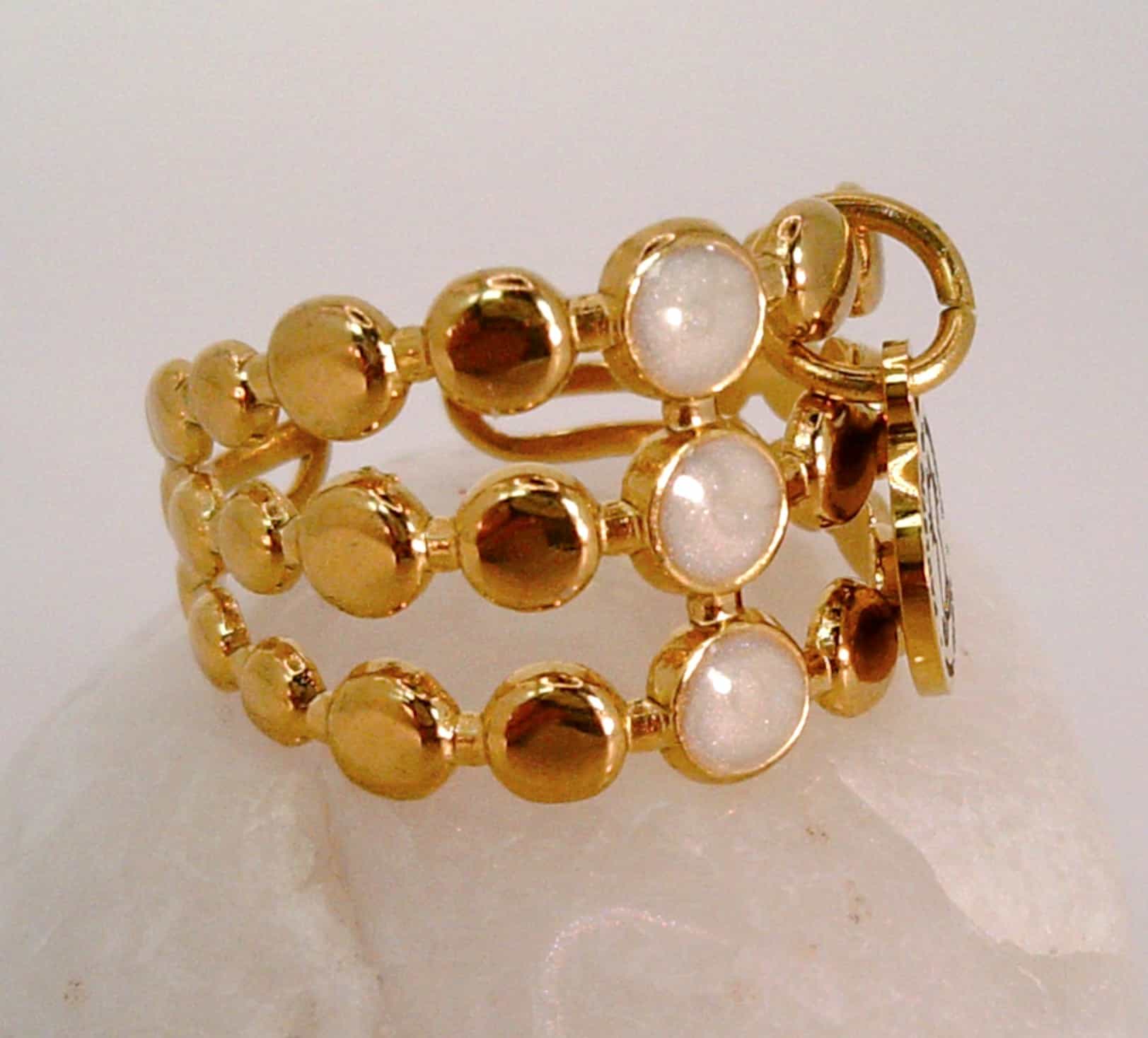 Bague Agathe - Perles dorées et blanches nacrées